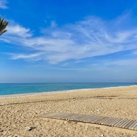 Luxe Beach Three By Gloove Apartment *